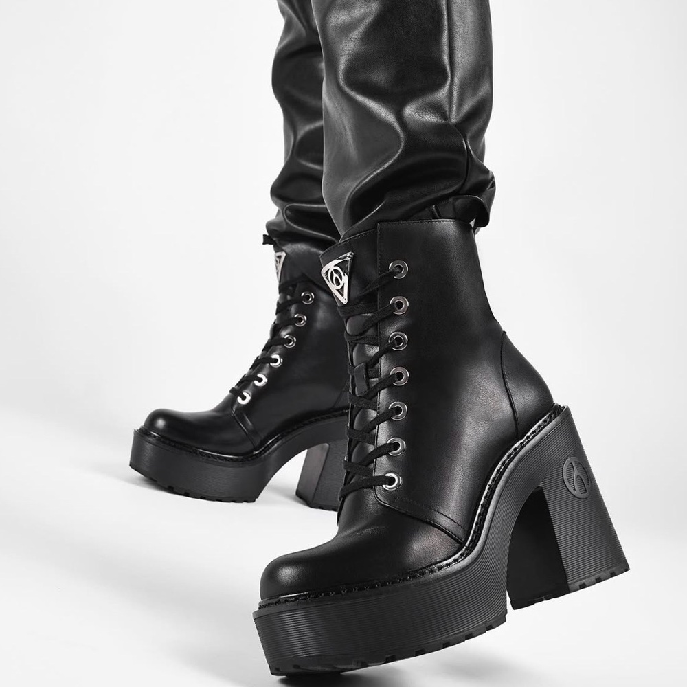 Chic Black Platform Ankle Boots